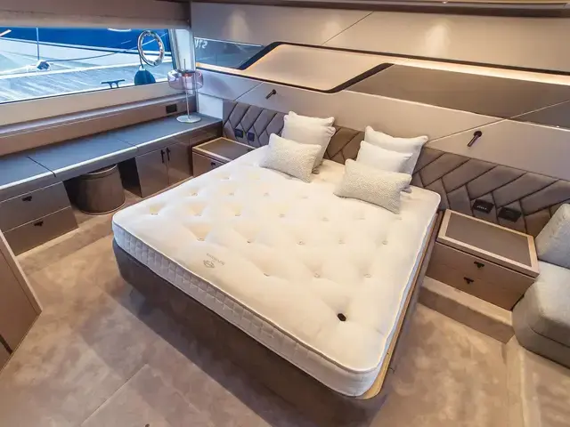 Sunseeker Predator 75