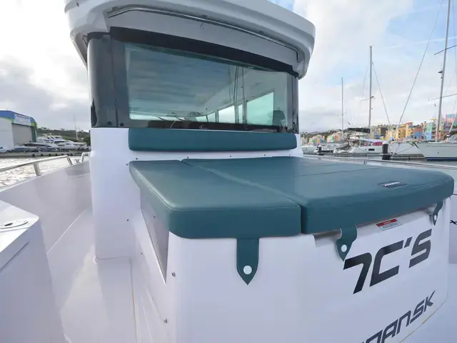 Axopar 28 Cabin