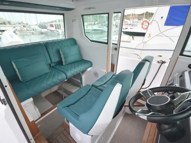 Axopar 28 Cabin