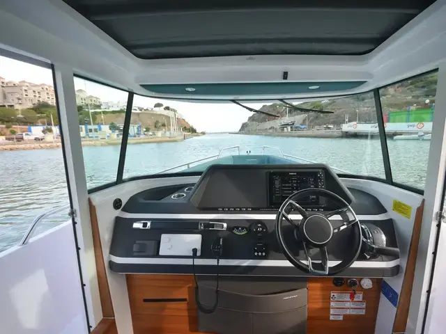 Axopar 28 Cabin