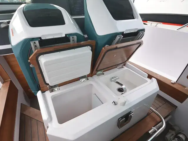 Axopar 28 Cabin