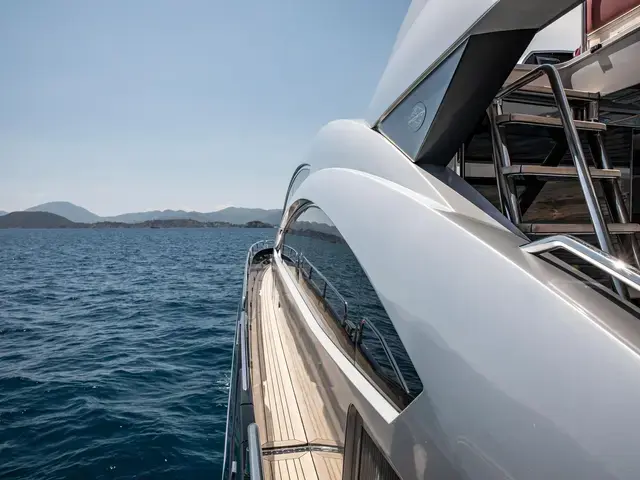 Sunseeker Predator 84