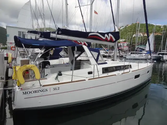 Beneteau Oceanis 38