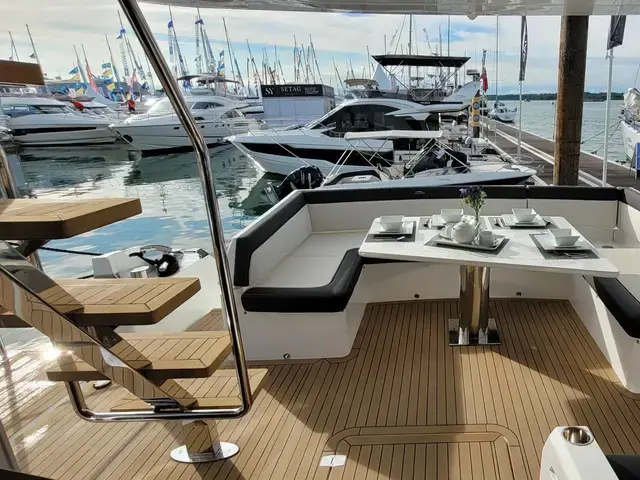 Galeon 640 Fly