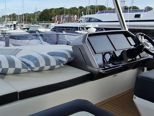 Galeon 640 Fly