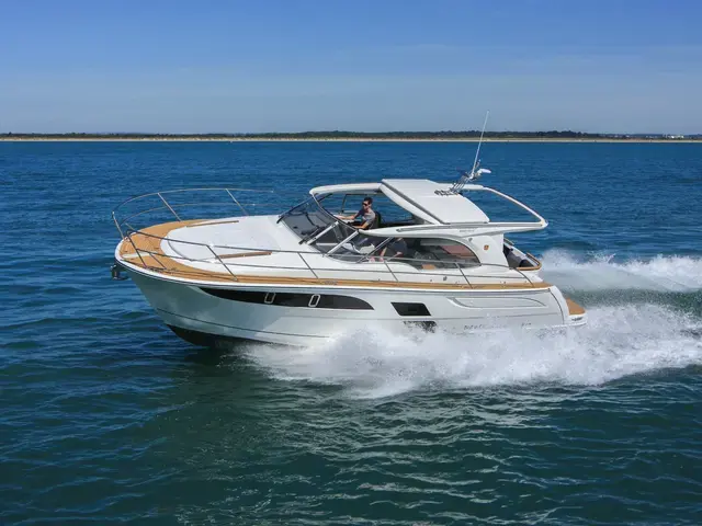 Marex Cabriolet Cruiser 360