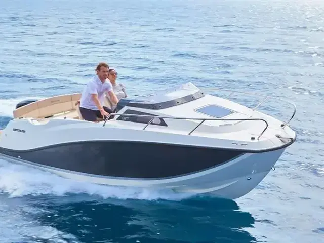 Quicksilver Activ 555 Cabin