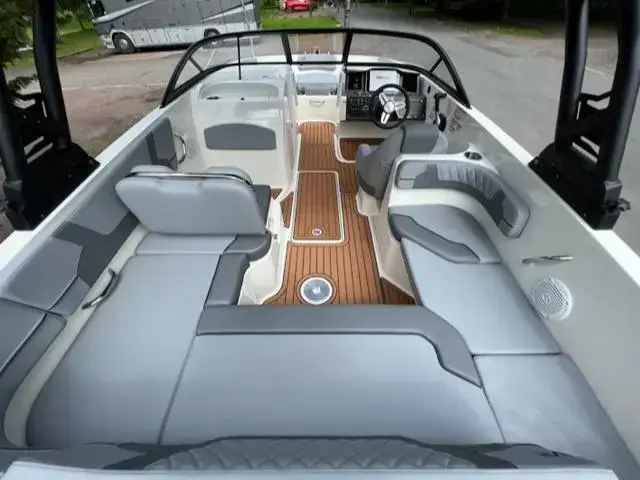 Bayliner Vr6