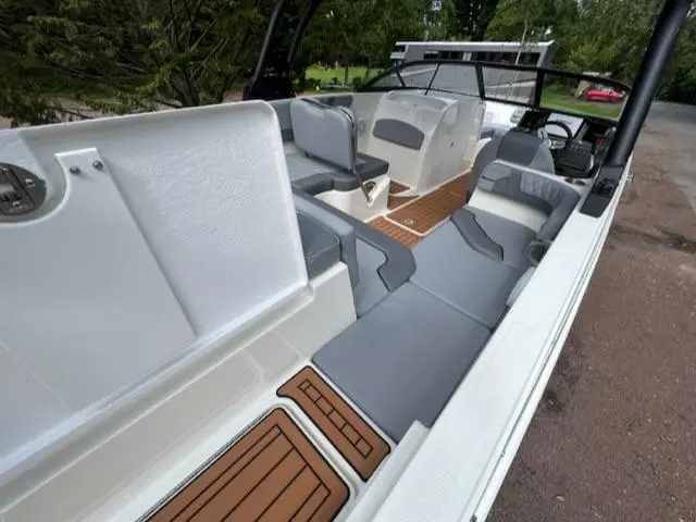 2024 Bayliner vr6 bowrider