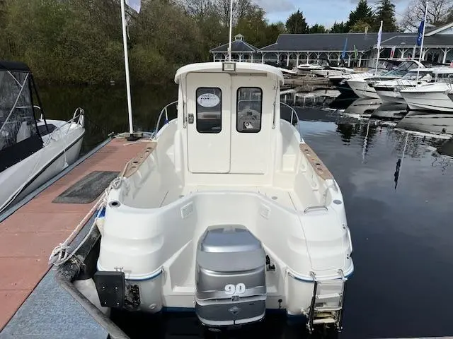 2006 Quicksilver 640 pilothouse