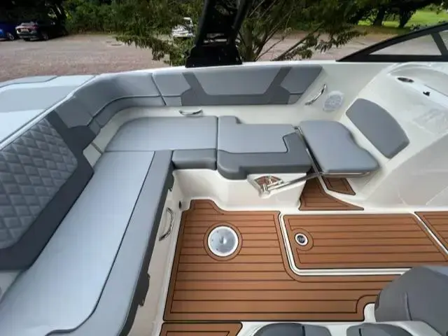 Bayliner Vr6