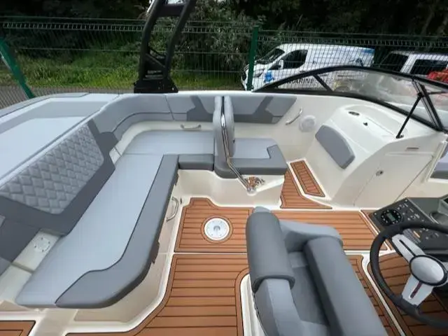 Bayliner Vr5