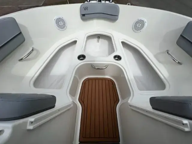 Bayliner Vr6