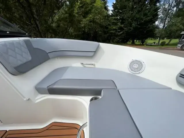 Bayliner Vr6