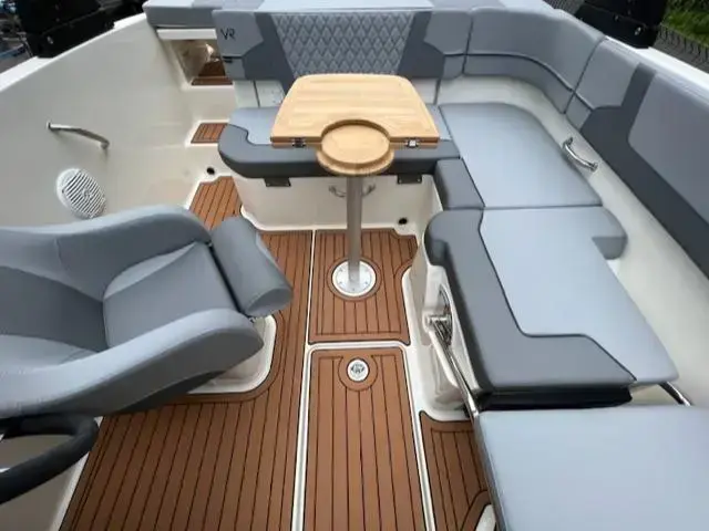 Bayliner Vr5