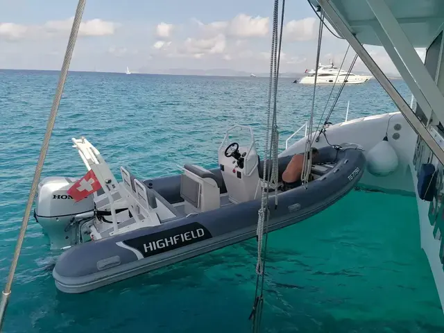 Custom 22m Catamaran