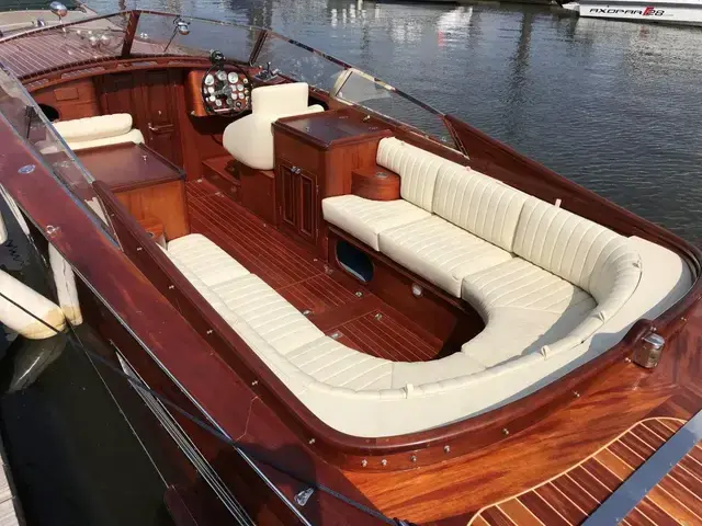 Royal Craft Dolvik 32 Runabout