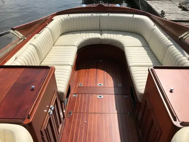 Royal Craft Dolvik 32 Runabout