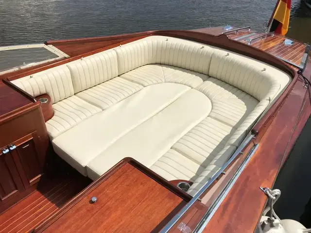 Royal Craft Dolvik 32 Runabout