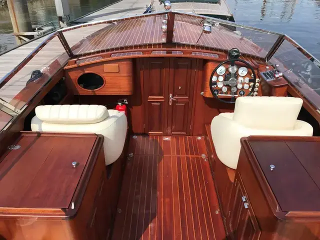 Royal Craft Dolvik 32 Runabout