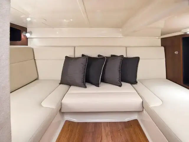 Chaparral 310 Signature