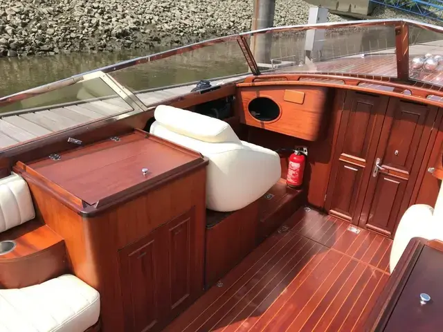 Royal Craft Dolvik 32 Runabout