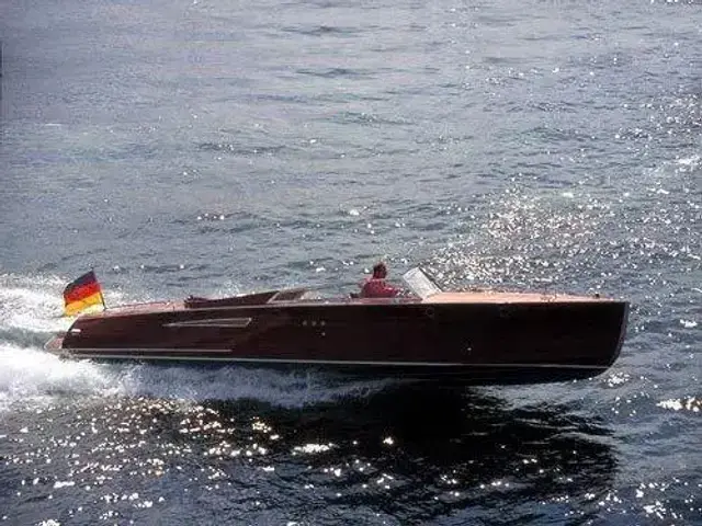 Royal Craft Dolvik 32 Runabout