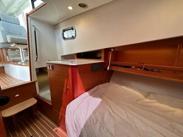 Paragon 31 Cabin