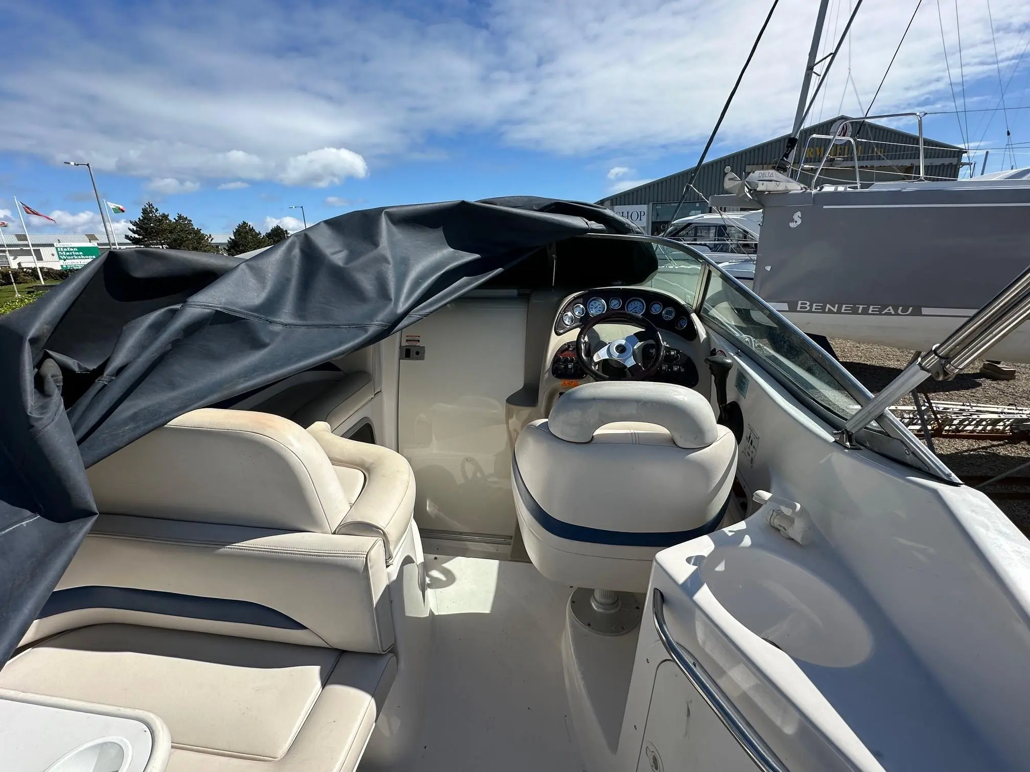 2001 Chaparral 260 signature