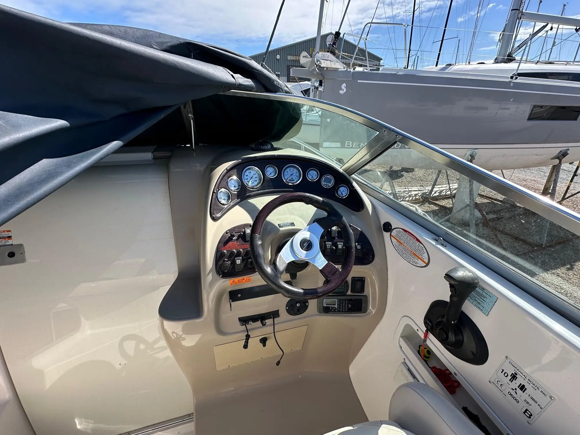 2001 Chaparral 260 signature