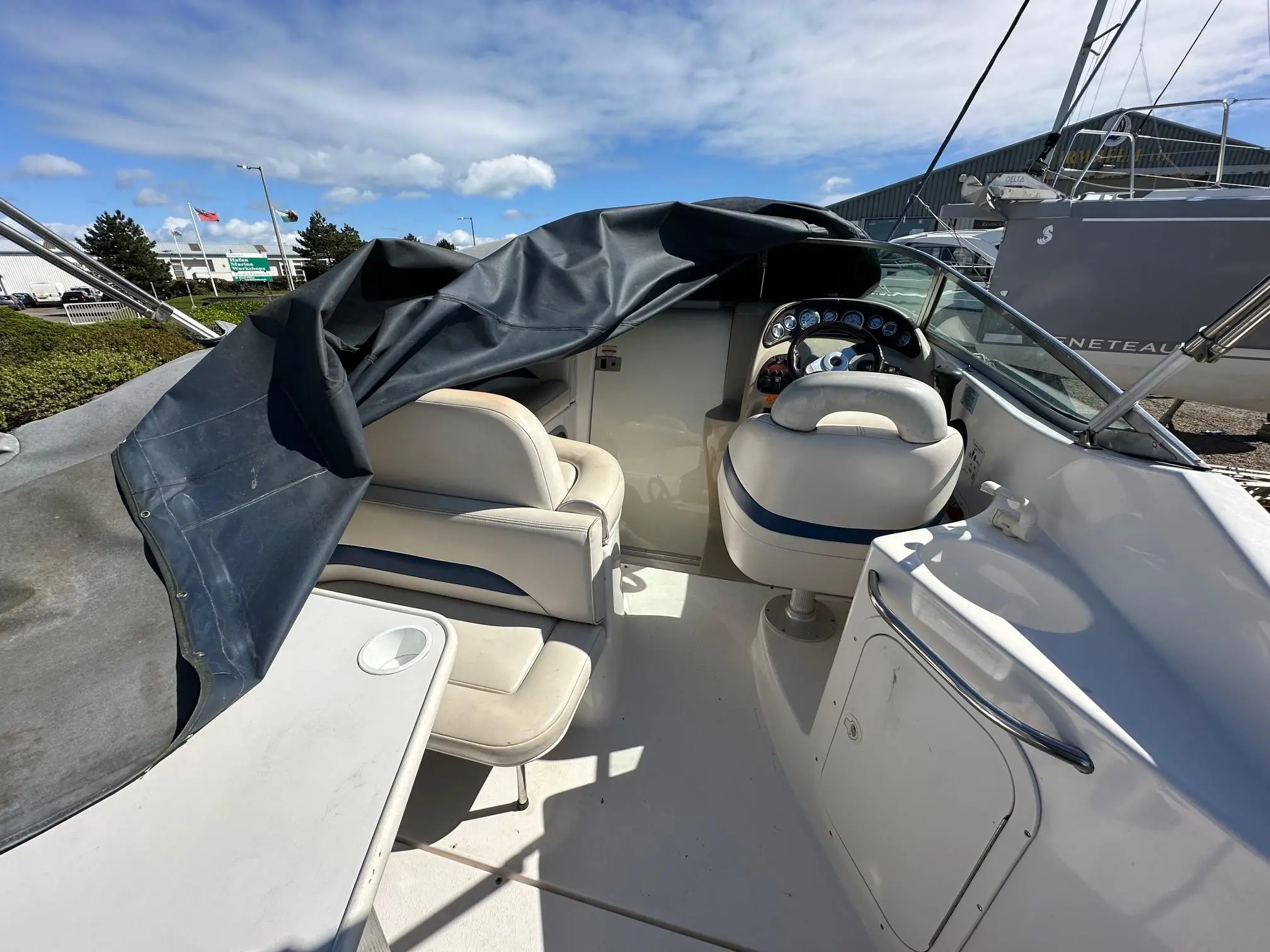 2001 Chaparral 260 signature