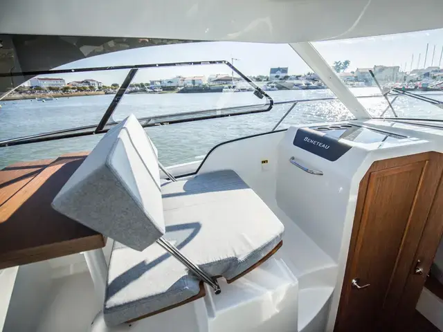 Beneteau Antares 9