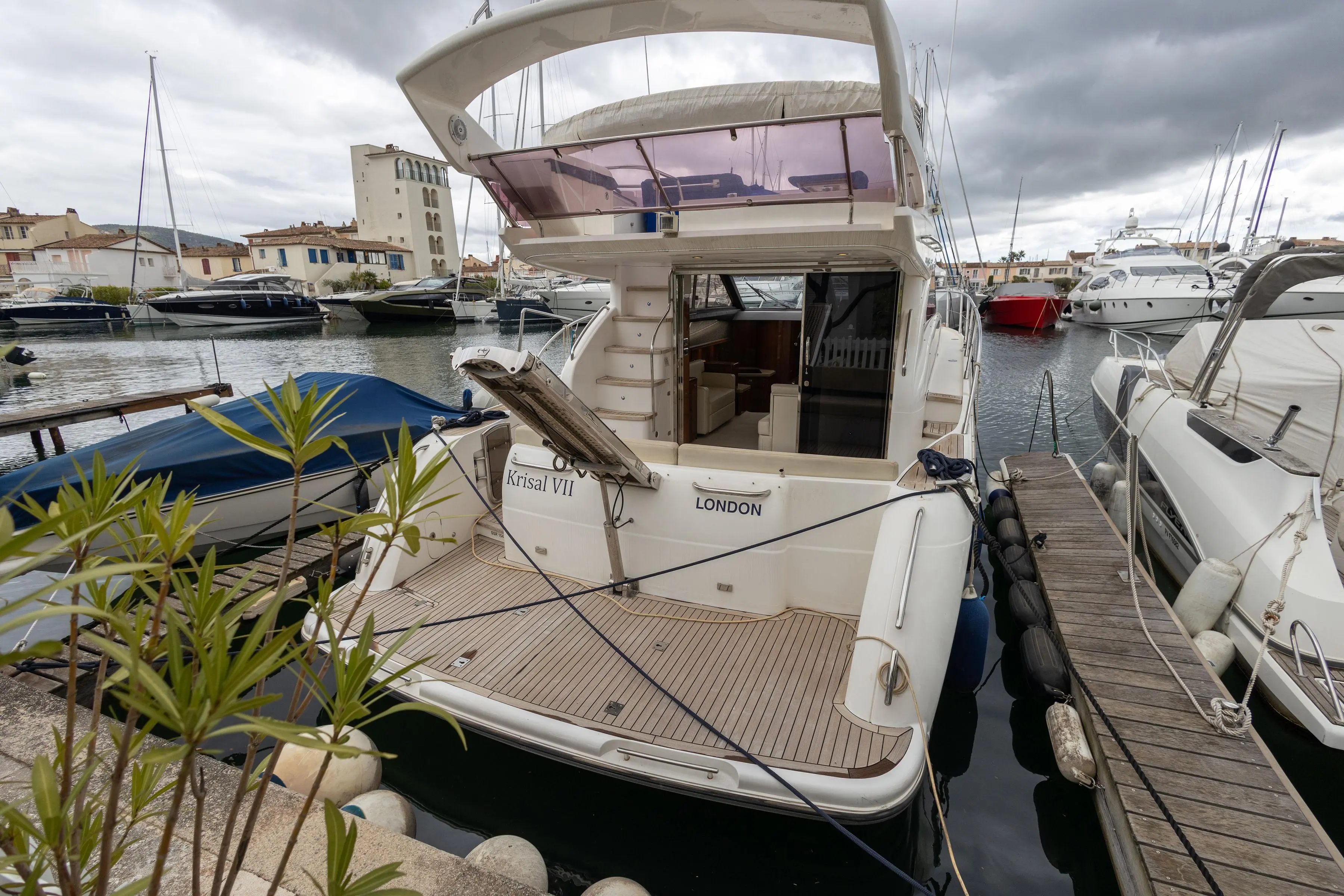 2013 Princess 42 flybridge