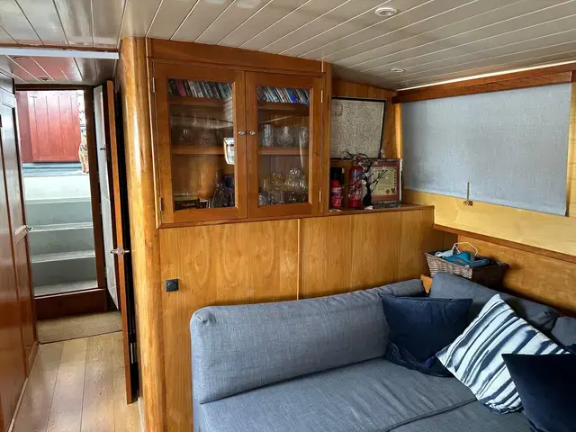 Dutch Barge 65'