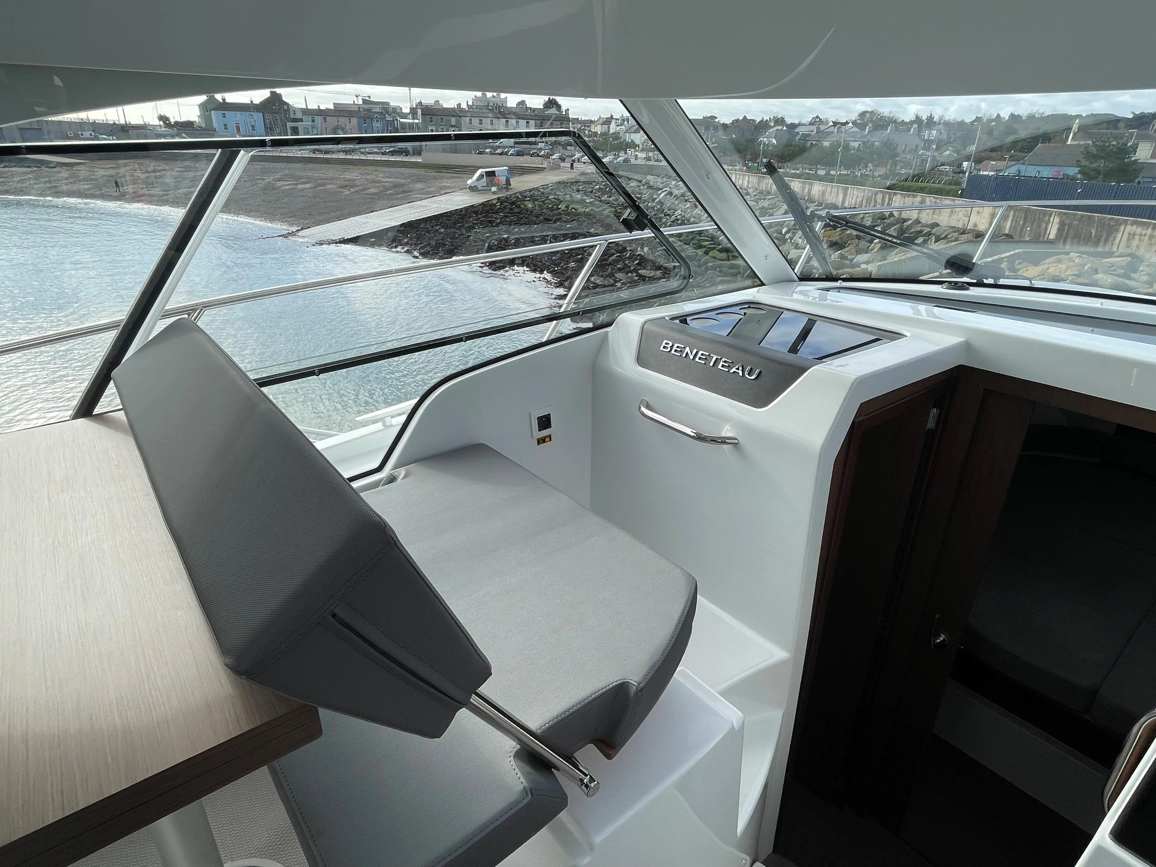 2023 Beneteau antares 9