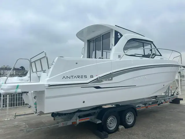 Beneteau Antares 8