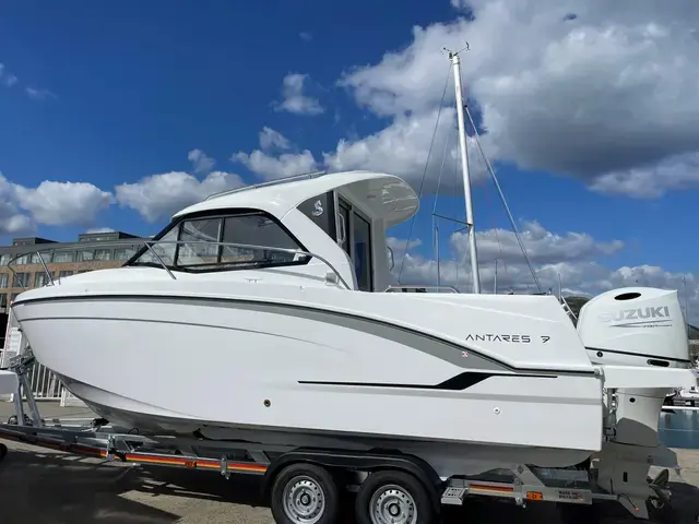 Beneteau Antares 7