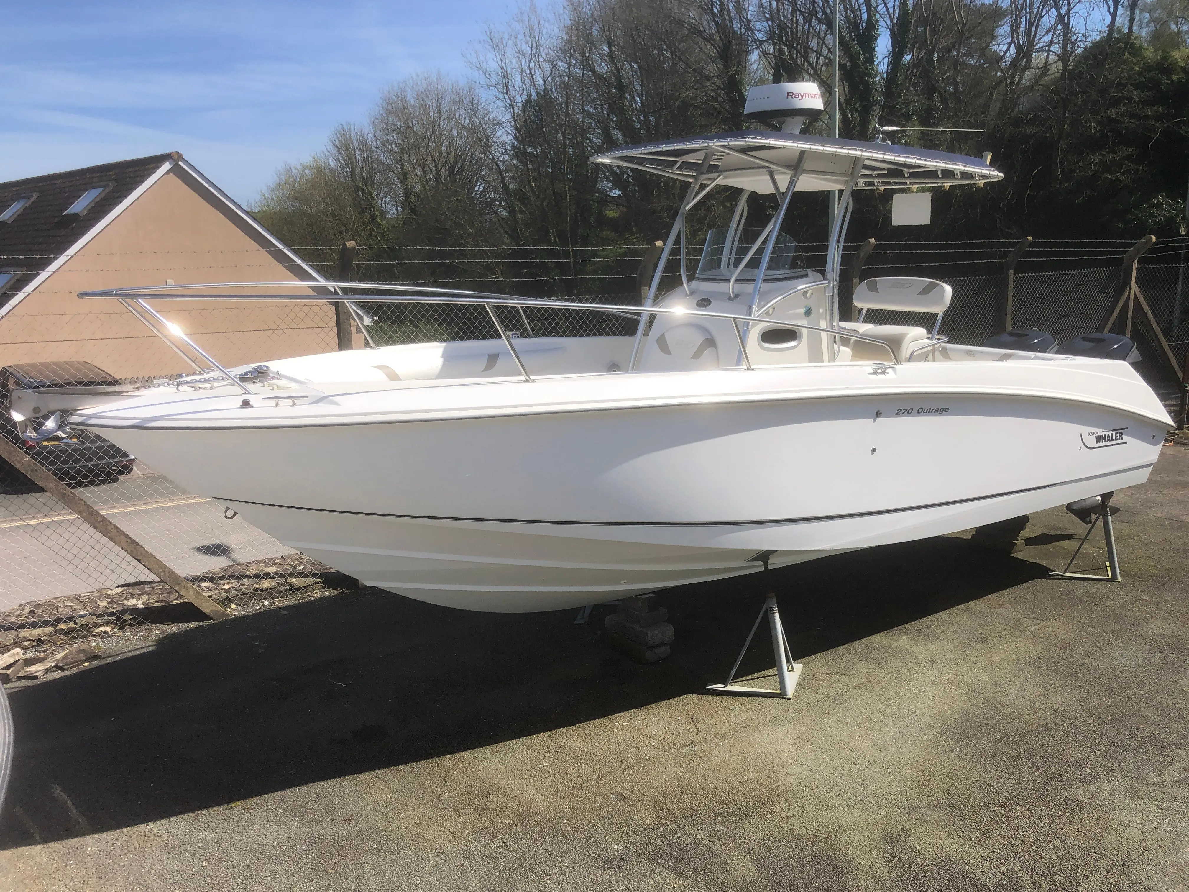 2003 Boston Whaler 270 outrage