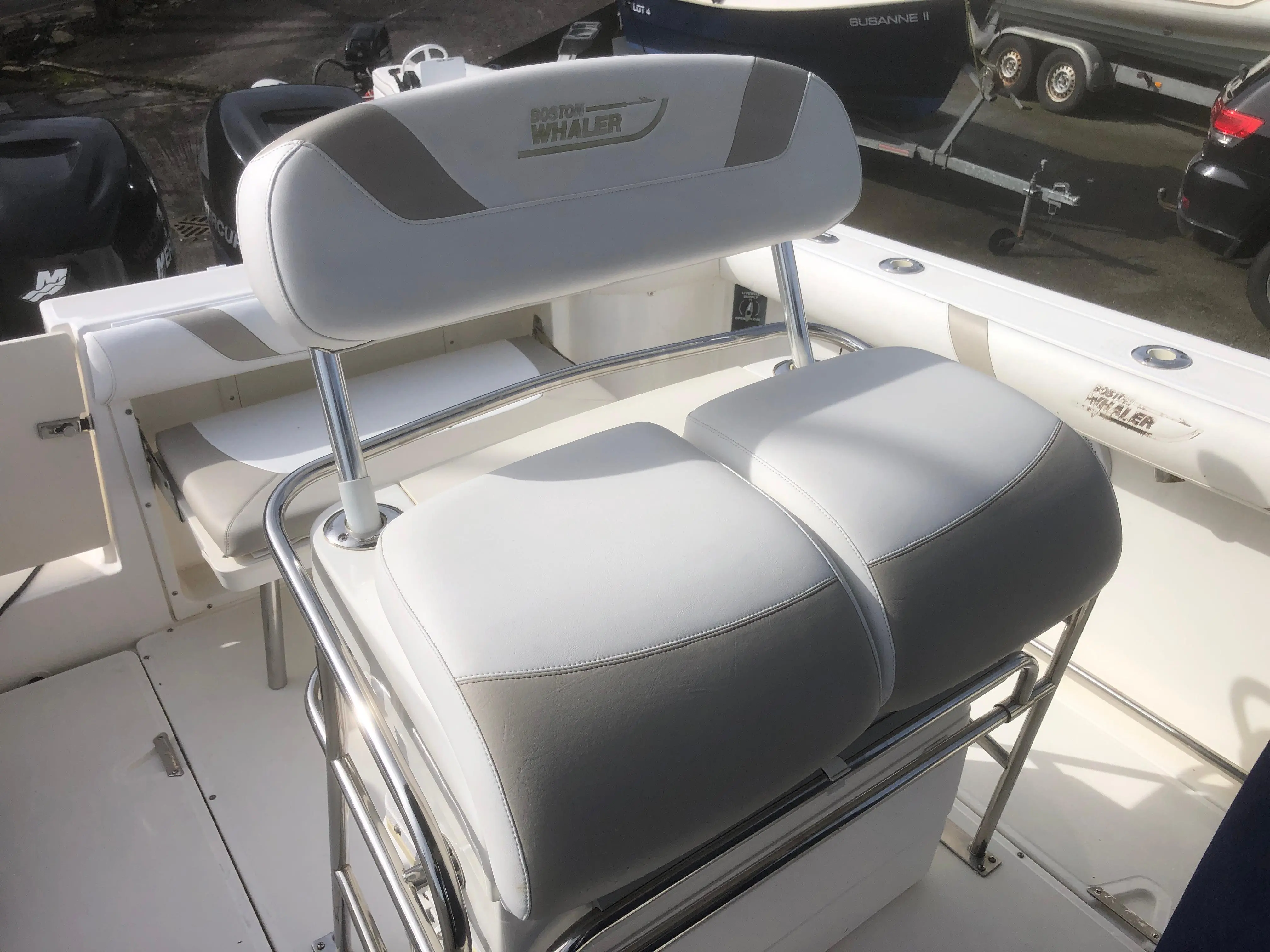 2003 Boston Whaler 270 outrage