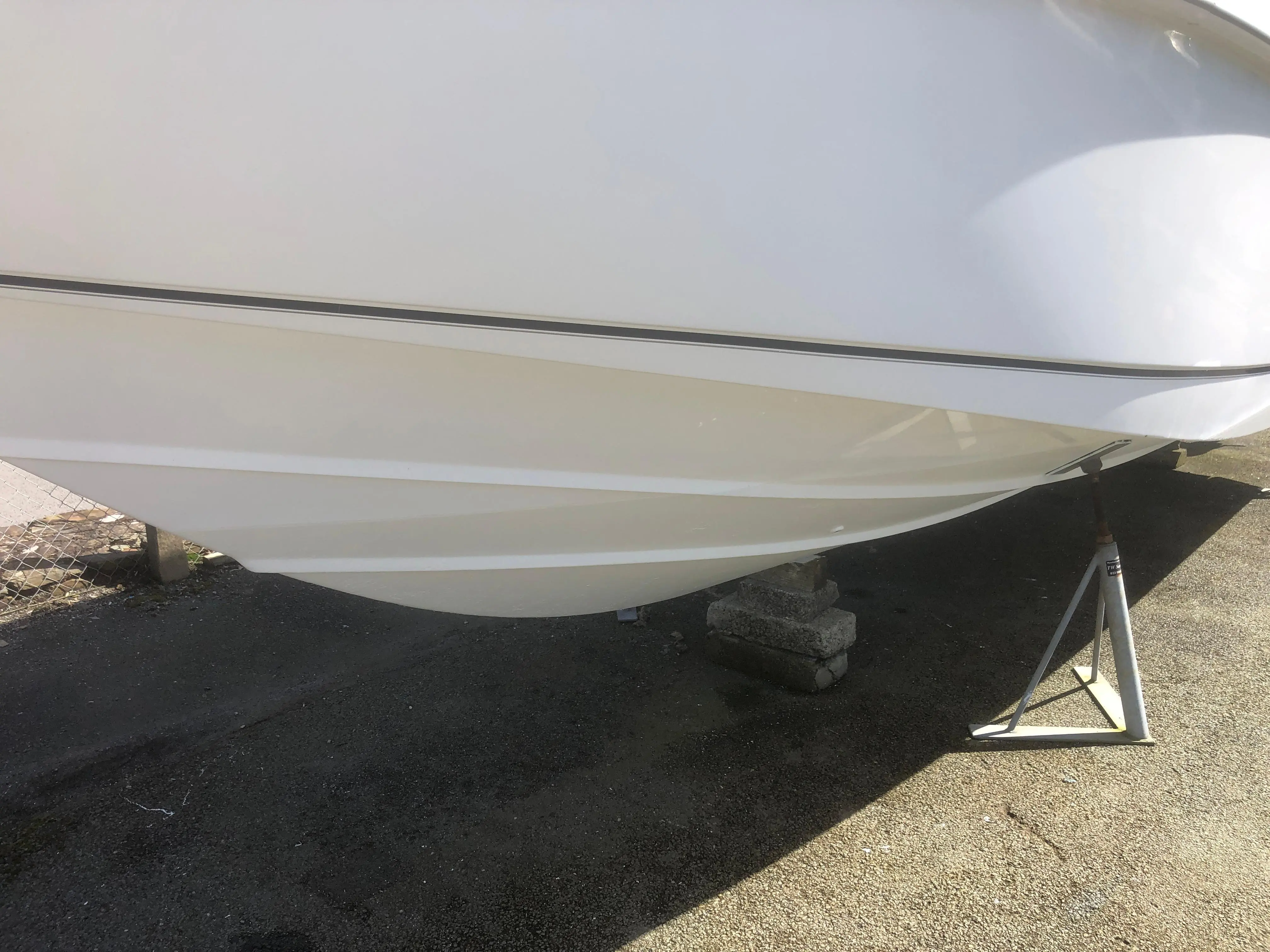 2003 Boston Whaler 270 outrage