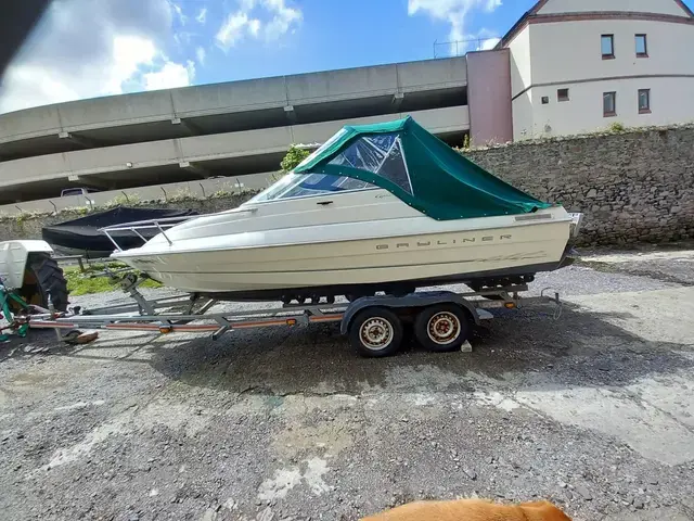 Bayliner 1952 Capri Cuddy