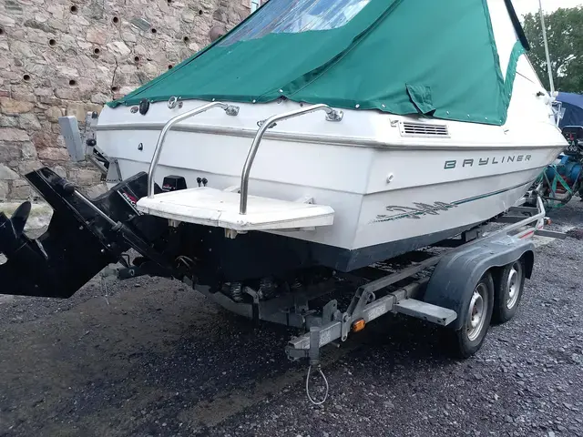 Bayliner 1952 Capri Cuddy