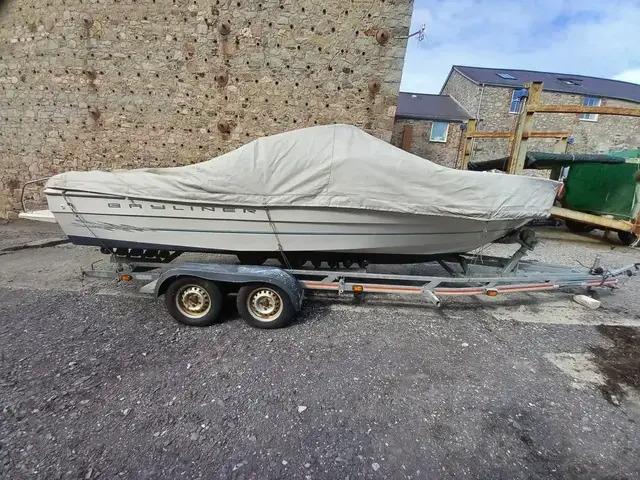 Bayliner 1952 Capri Cuddy