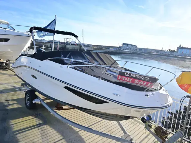 Sea Ray Sun Sport 230