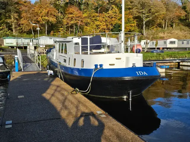 Barge Wolstenholme