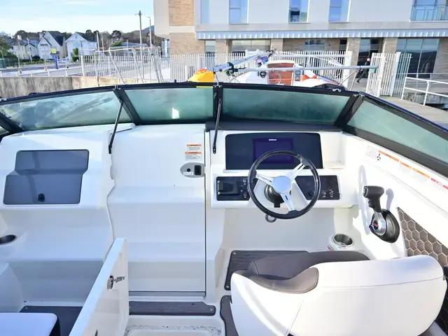 Sea Ray Sun Sport 230