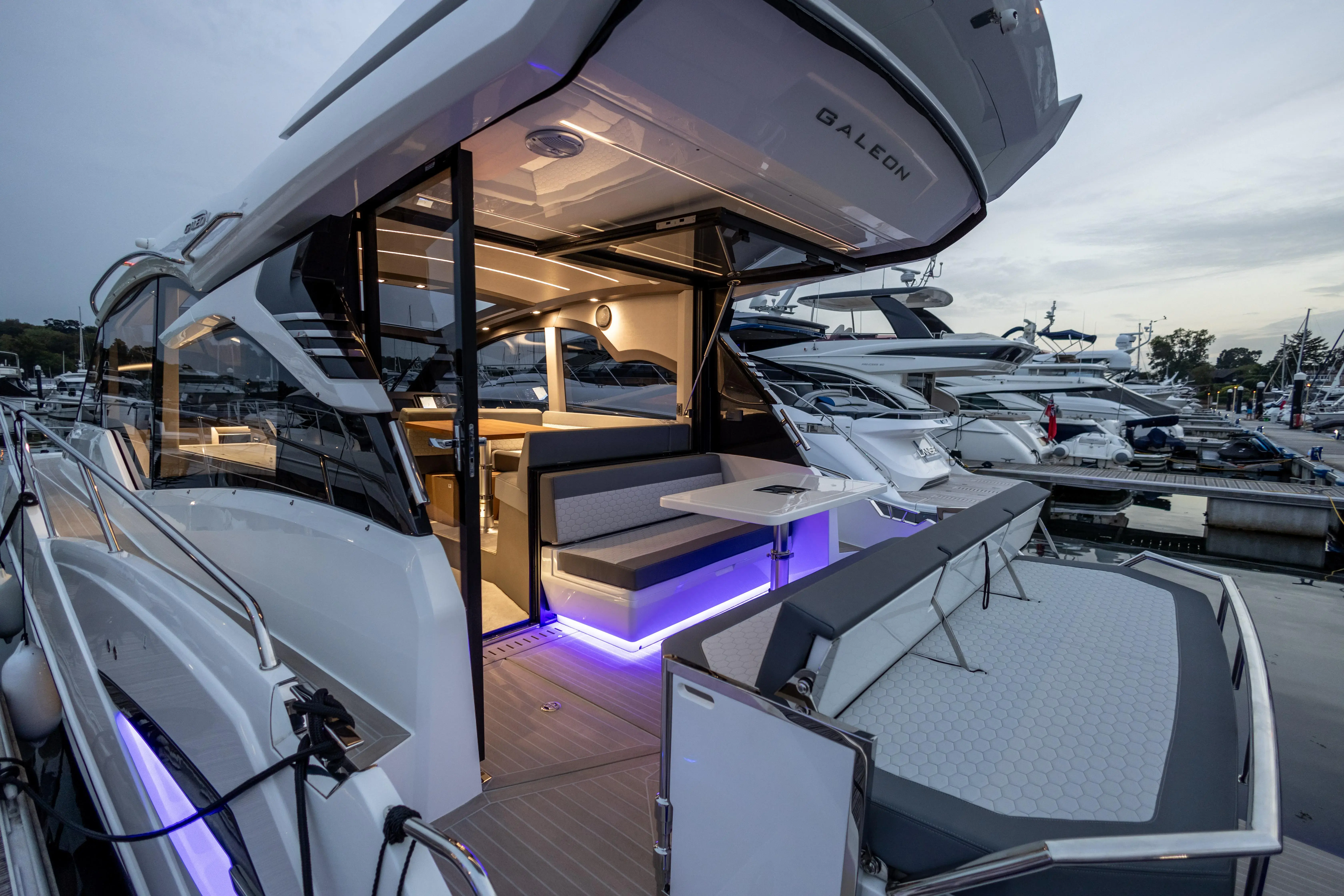 2023 Galeon 425 hts