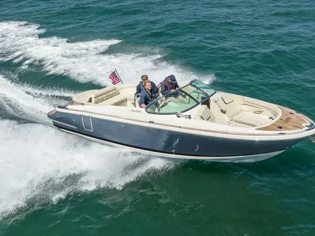 Chris-Craft Launch 28 GT