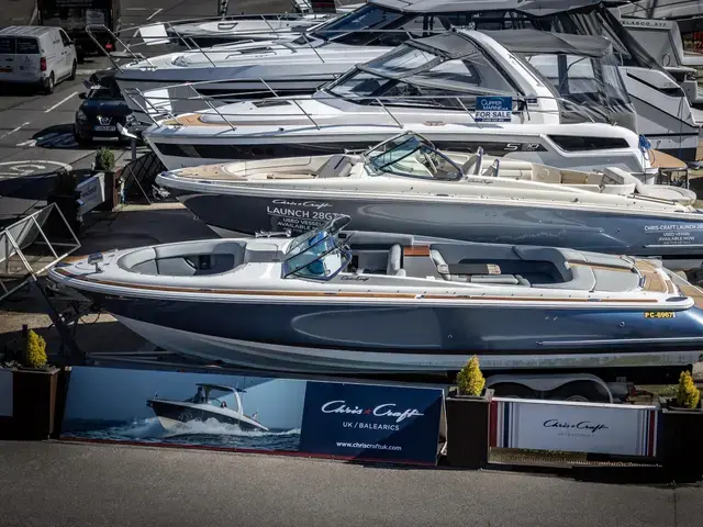 Chris-Craft Launch 28 GT