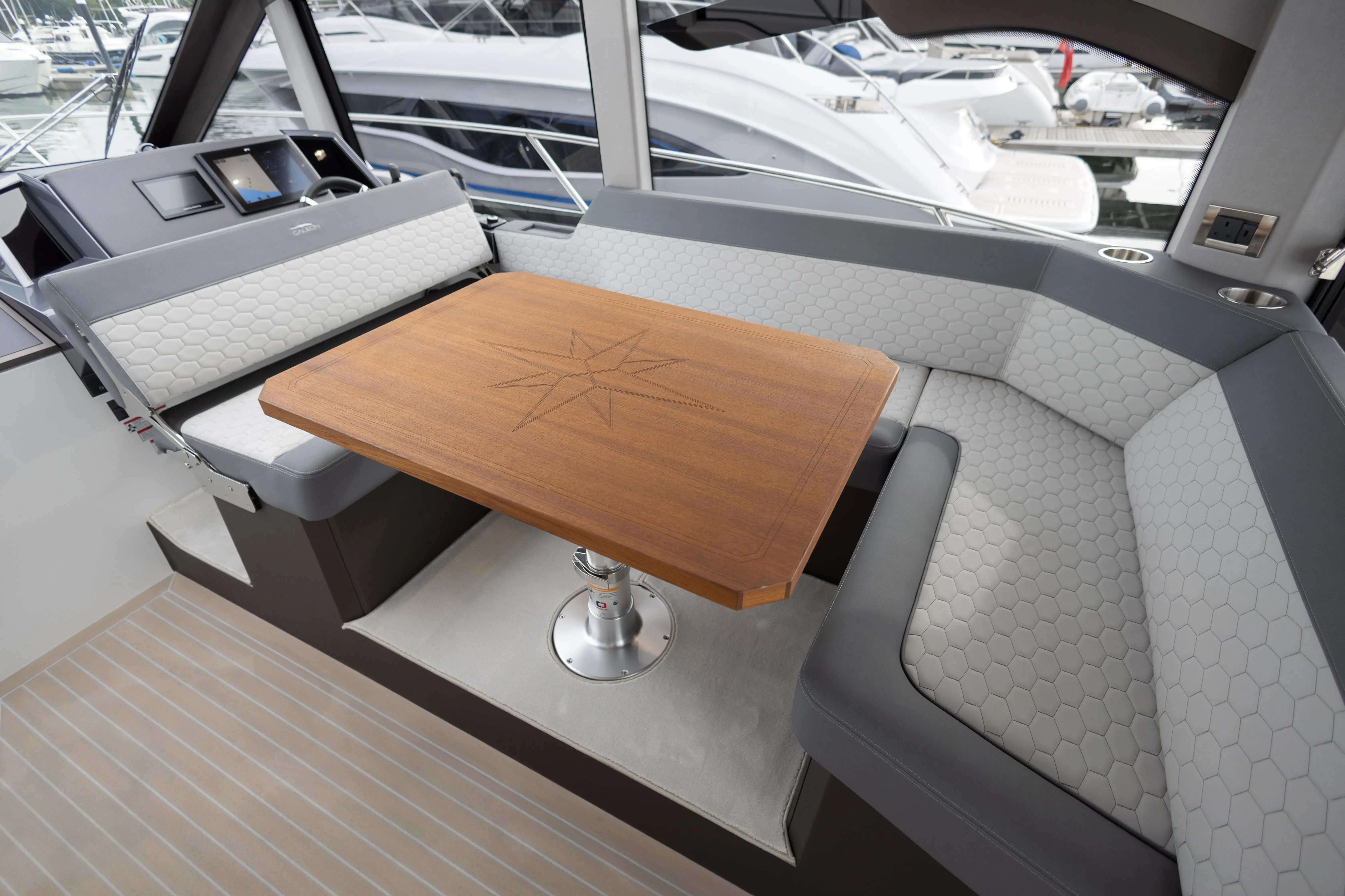 2023 Galeon 425 hts